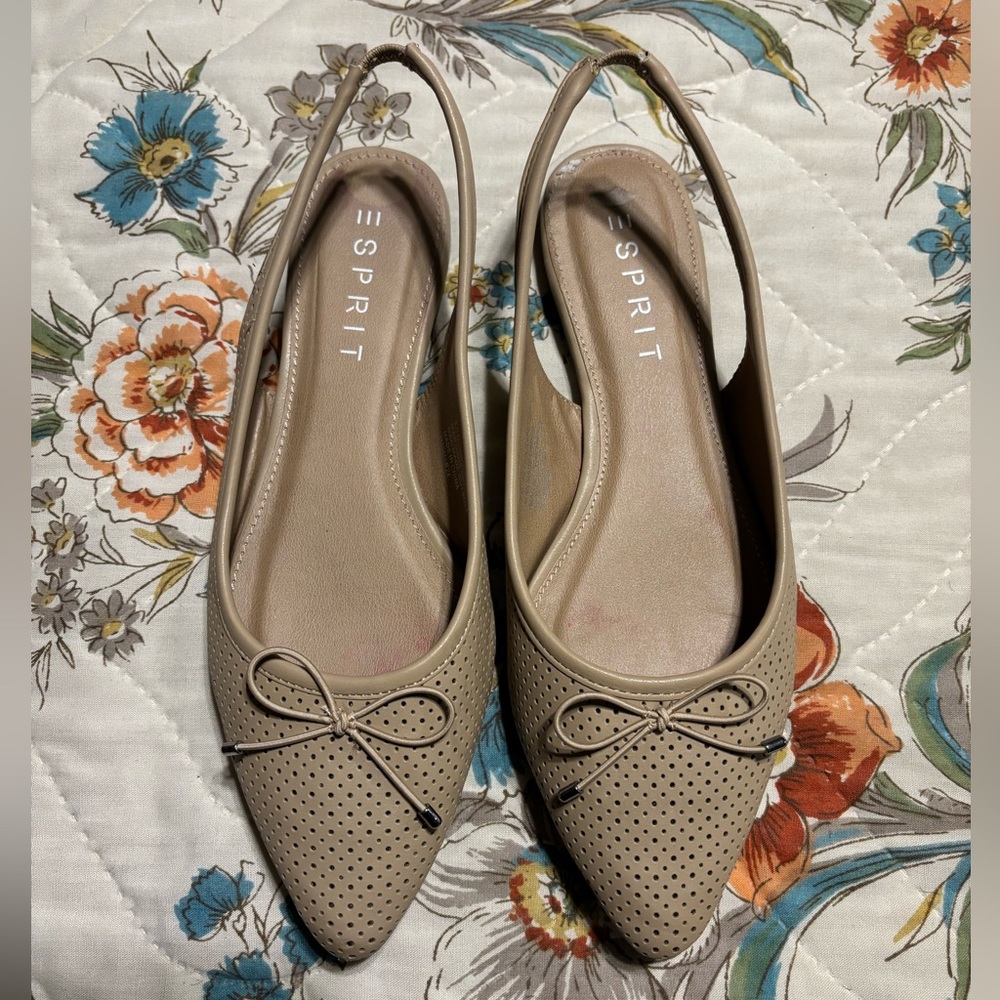 Women’s size 8.5 Esprit flats
